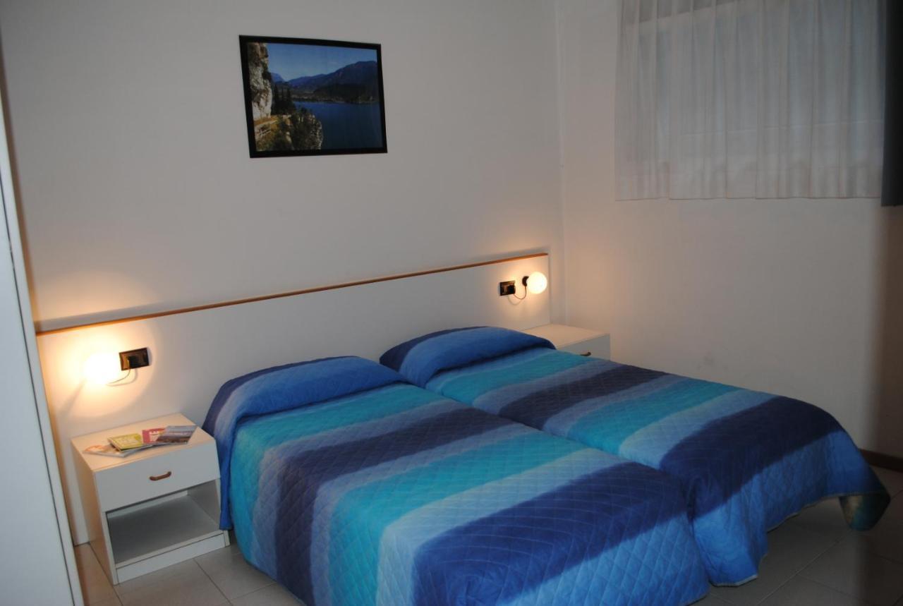 Residence Marina Riva del Garda Pokoj fotografie